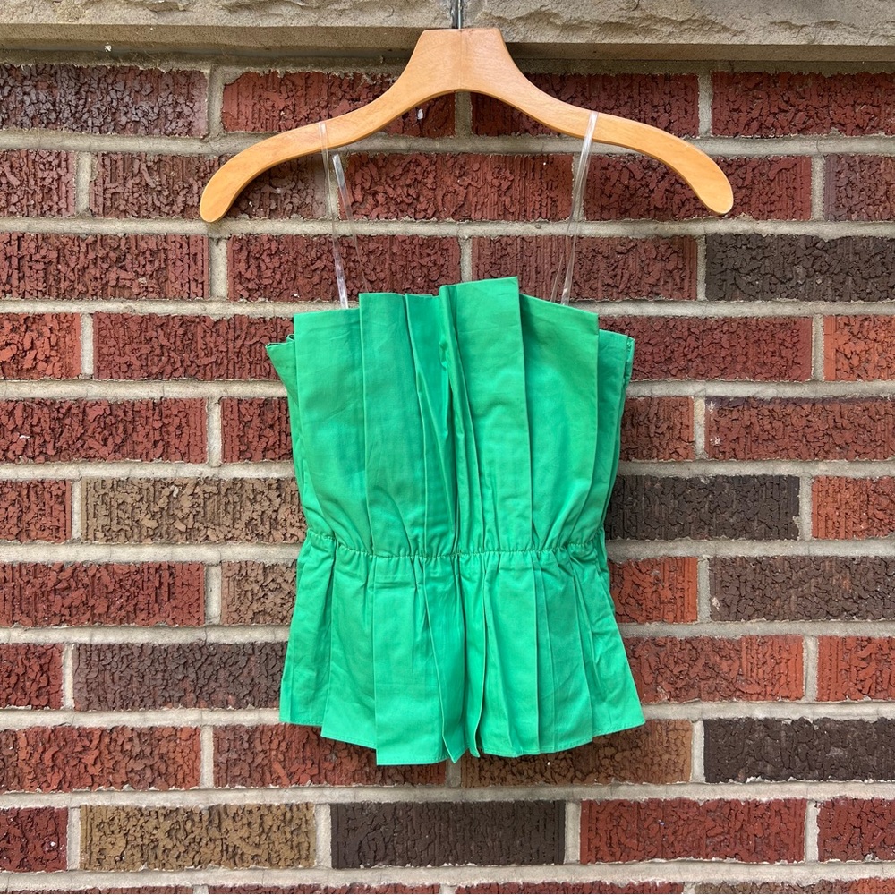 Do+Be Kelly Green Pleated Fabric Sleeveless Accordion Clear Strap Crop Top - Picture 1 of 3